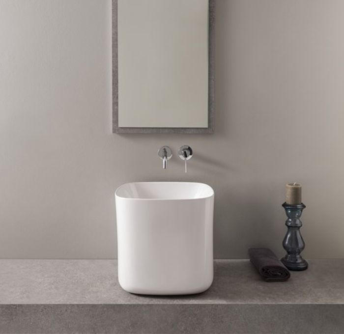 lavabo da appoggio a colonna della collezione Moon di Scarabeo