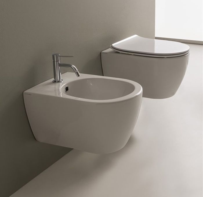 Bidet sospeso della collezione Moon di Scarabeo