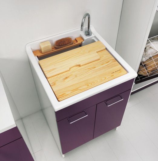 mobile lavanderia in truciolare nobilitato e frontale in laminato lucido della collezione Lavanderia di Colavene