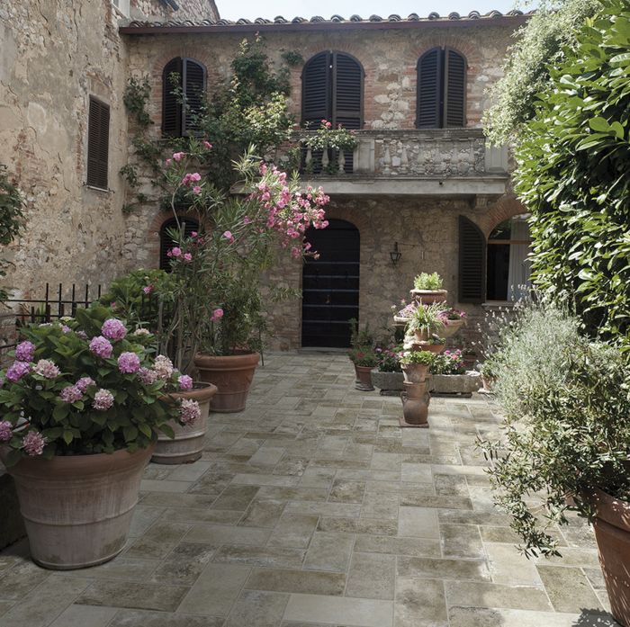 Gres porcellanato effetto terracotta per esterno della collezione Tavellone di Cotto Petrus