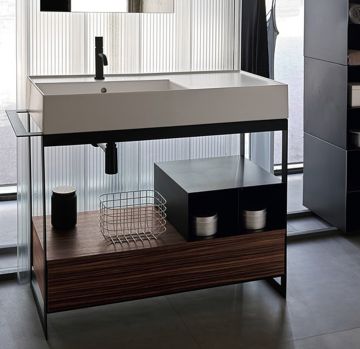 Mobile da bagno con ripiani in metallo e piano in legno della collezione Solid di Scarabeo