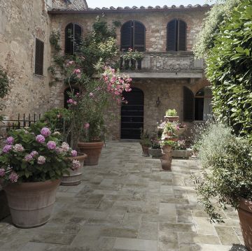 Gres porcellanato effetto terracotta per esterno della collezione Tavellone di Cotto Petrus